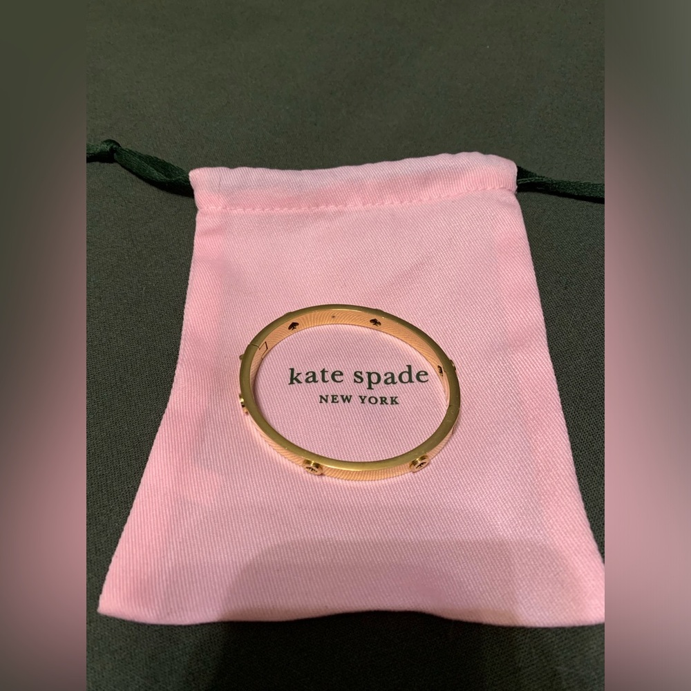 kate spade SPOT THE SPADE Bangle - Gold